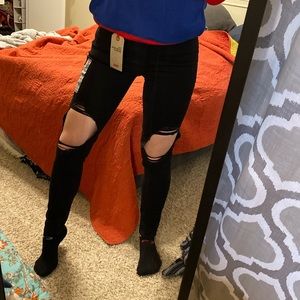 Black high rise skinny Levi’s